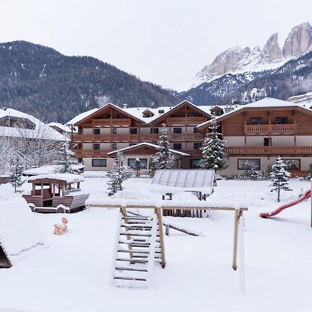 Hotel Sella Ronda Serenella Campitello di Fassa Extérieur photo